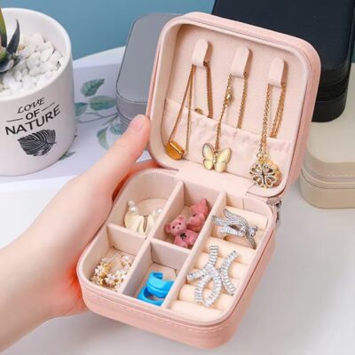 Portable Jewelry Storage Box – Premium Leather Travel Organizer Case for Rings, Earrings, Necklaces & Hair Accessories | Compact Multipurpose Gift Box (Random Color)
