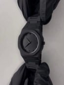 Black Minimalist Analog Wrist Aura Watch for Men & Women – Stainless Steel Strap with Butterfly Lock, Elegant Modern Wristwatch for Daily Wear