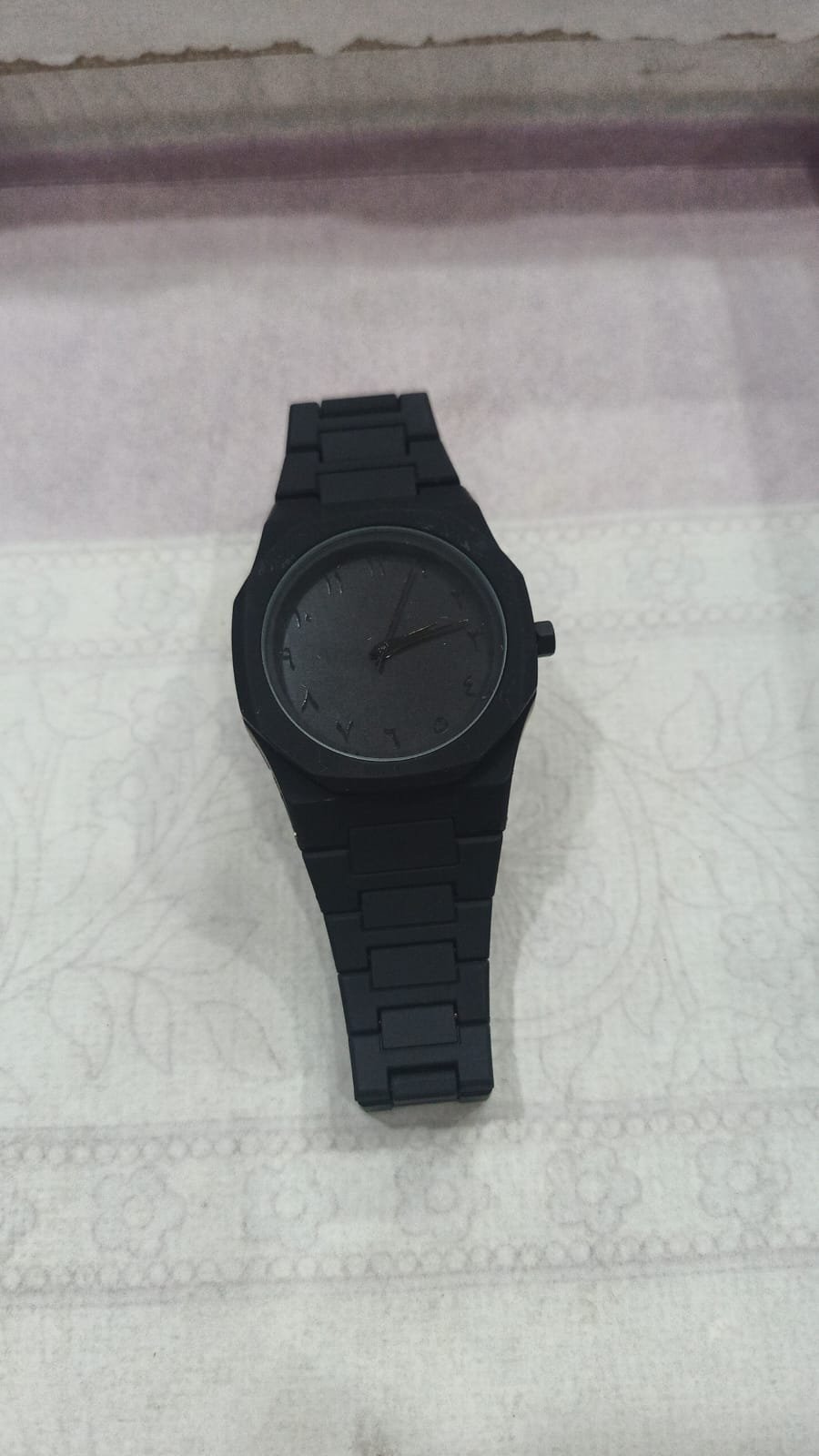 Black Minimalist Analog Wrist Aura Watch for Men & Women – Stainless Steel Strap with Butterfly Lock, Elegant Modern Wristwatch for Daily Wear - Image 4