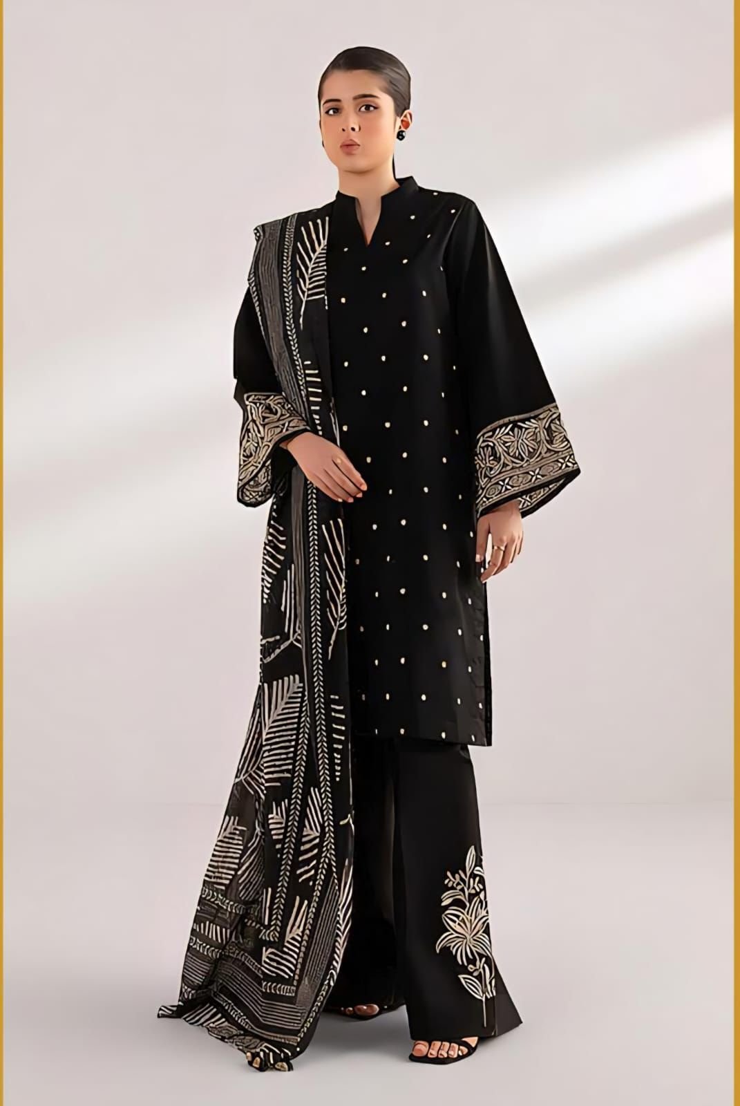 Sapphire Premium Air-Jet Lawn Embroidered 3PC Suit – D#1105